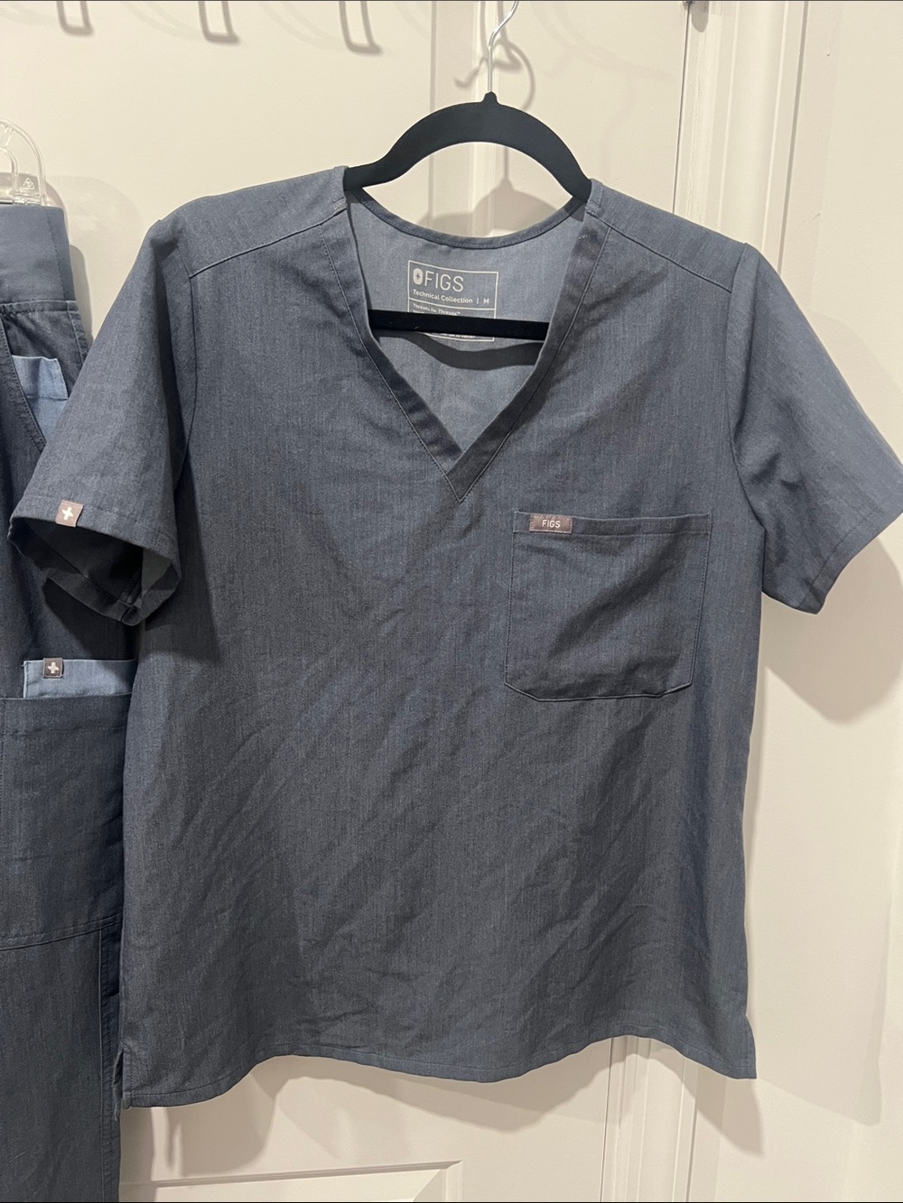 Figs Technical Collection Slate-Blue Scrub Top (Medium) and Pants (M-Petite) Set - Picture 3 of 7